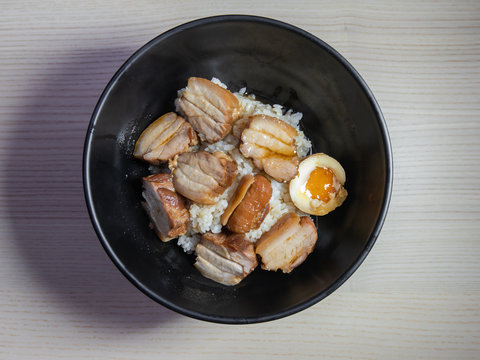 A bowl of kakuni, braised pork belly, on top of white rice.