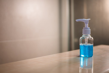 Bote de jabón desinfectante para prevenir el contagio del coronavirus.