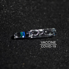 Это ампула с лекарством. Есть надписи VACCINE COVID-19. 