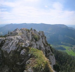 Fototapeta na wymiar Blick nach Westen nahe der Sonnwendwand im Chiemgau