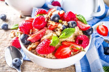 Healthy Breakfast, Homemade Oatmeal with Berries