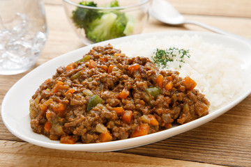 キーマカレー, カレー, カレーライス, スパイスカレー, ひき肉, ピーマン, にんじん, 人参, パセリ, 洋食, アジアン, ミンチ, インド料理, 挽肉, 夏カレー, カフェ, 料理, 食卓