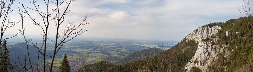 Chiemgau-Panorama auf einer ruhigen Wanderung bei Aschau