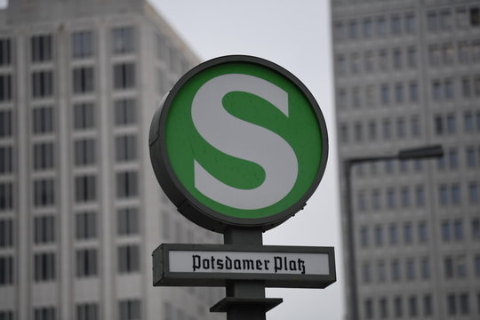 S-Bahn-Logo 影像 – 瀏覽 88 個素材庫相片、向量圖和影片 | Adobe Stock