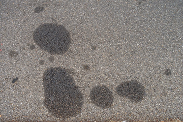 &Ouml;l und Benzin Flecken auf der Strasse