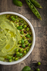 Assiette soupe de petit pois basilic