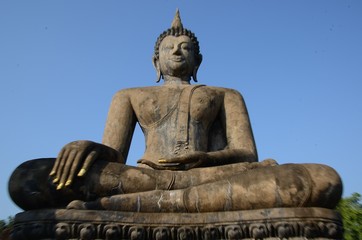 Fototapeta na wymiar Sitting Buddha at Wat Mahathat in the Historical Park of Sukhothai