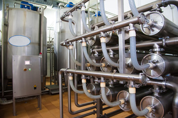 Industrial production of hard cheeses