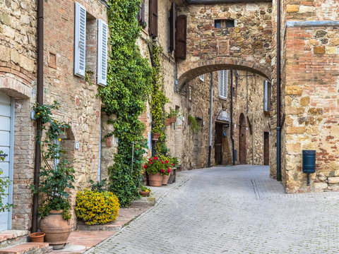 Fototapeta Village Scene in fortified town of Murlo