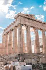 Obraz premium Parthenon temple on a bright day. Acropolis in Athens, Greece