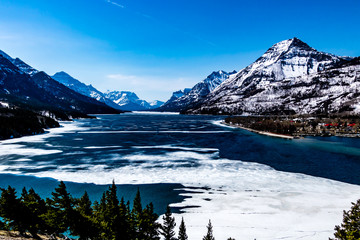 Obraz premium Upper Waterton Lake in early spring. Waterton Lakes National Park, Alberta, Canada