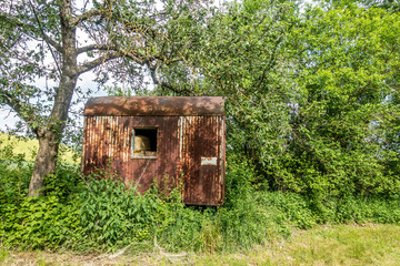 Alter Bauwagen als Gartenhaus benutzt