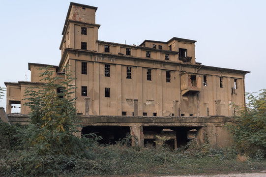 Old Empty Cement Factory Abandoned Since 1950