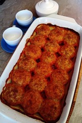 meat pie with tomato sauce