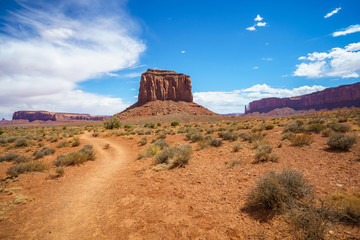 hiking the wildcat trail in the monument valley, usa