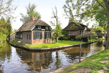 Fototapeta na wymiar Giethoorn is often referred to as Dutch Venice Located in the Overijssel, Netherlands