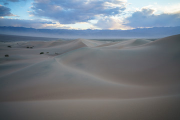 Obraz na płótnie Canvas mesquite flat sand dunes in death valley national park in california, usa