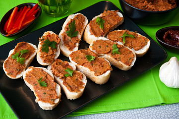 Sandwiches with spicy tuna elegantly served