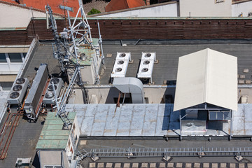 Roof building with communication equipment and air conditioning machinery