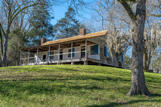 Pioneer Tavern on the Natchez Trace