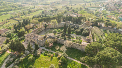 Fototapeta na wymiar San Gimignano, città medioevale in toscana italia