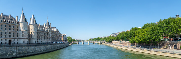 Fototapeta na wymiar Panoramic view of Seine river with conciergerie palace and pont neuf - Ile de la Cite, Paris, France