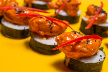 sushi roll oriental
