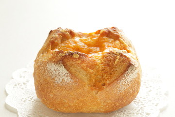 bun with poppy seeds
