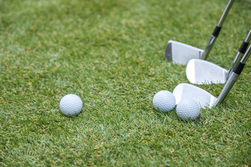ゴルフクラブとゴルフボール
