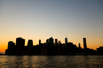 Fototapeta na wymiar Manhattan: Sunset Lower Manhattan through East River from Brooklyn
