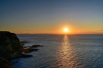 Fototapeta premium 生月島大バエ灯台から見た東シナ海に沈む夕日の情景＠長崎