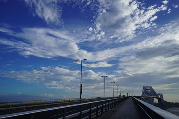 空と雲と橋