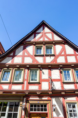 Obraz premium Alsfeld im mittelhessischen Vogelsbergkreis mit ihrer Altstadt und geschlossener historischer Bebauung