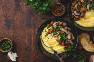 Creamy polenta with fried mushrooms