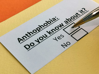One person is answering question about anthophobia.