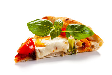 Fototapety  Pizza Margherita na białym tle
