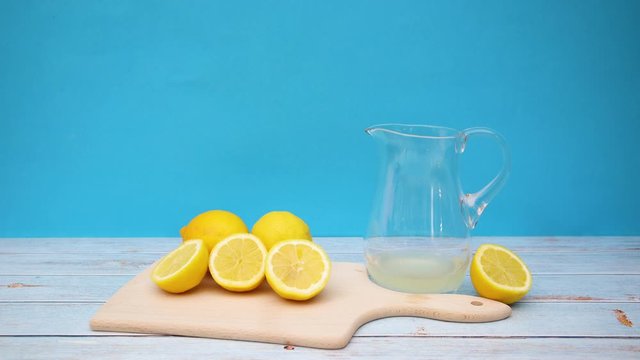 Jug filling with lemon juice - Stop motion 