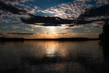 Obraz premium sunset over the lake