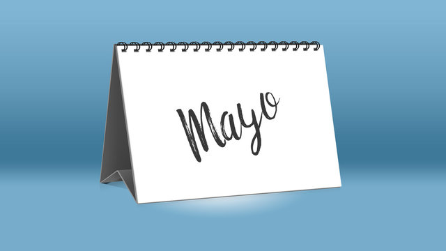 Ein Kalender für den Schreibtisch zeigt den spanischen Monat Mayo (Mai in deutscher Sprache)