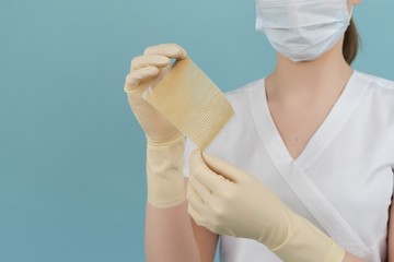 doctor holds burn stump on a blue background