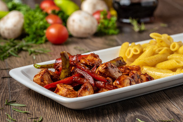 grilled cubed chicken with pasta and salad