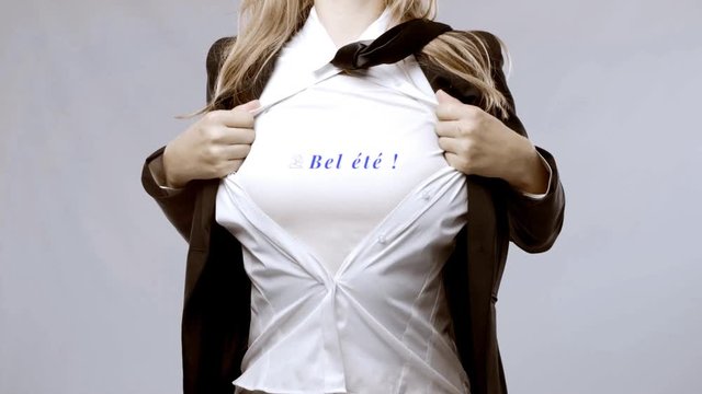bel &eacute;t&eacute; ! femme tshirt ouvert