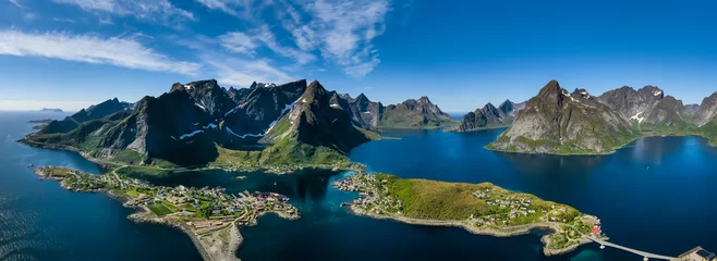 Photo sur Plexiglas Reinefjorden Lofoten is an archipelago in the county of Nordland, Norway.