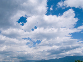 Obraz premium 雲の広がる夏の空
