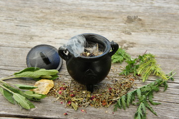 Weihrauch räuchern , Kräuter Räucherwerk, Ritual