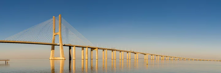 Photo sur Plexiglas Pont Vasco da Gama Suspension Vasco da Gama bridge over the Tagus river in Lisbon, Portugal