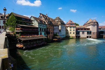 Fototapeta na wymiar Old half-timbered houses on the river Bank in old Strasbourg