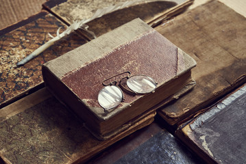 
vintage items and accessories, amosphere of antiquity