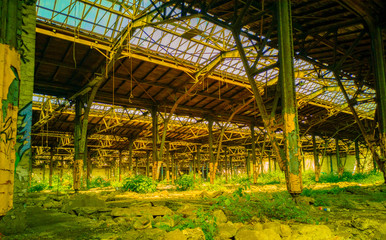 Lost Place Bahnausbesserungswerk altes Hallengebäude vor dem Zerfall