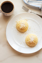 Cream pudding with vanilla on a white plate.